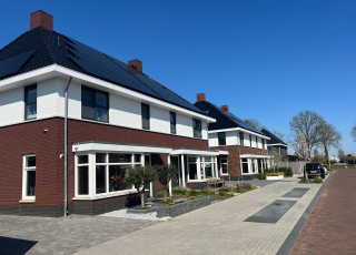 Een aantal mooie dubbele woningen in Dedemsvaart