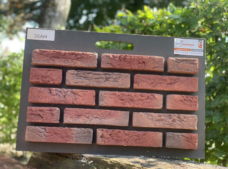 Bent u geïnteresseerd in de gevelsteen GHS-231 of wilt u meer informatie? Neem dan gerust een kijkje op onze productenpagina of neem contact op!