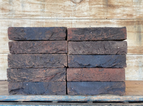 Bent u geïnteresseerd in de gevelsteen GHS-994 of wilt u meer informatie? Neem dan gerust een kijkje op onze productenpagina of neem contact op!